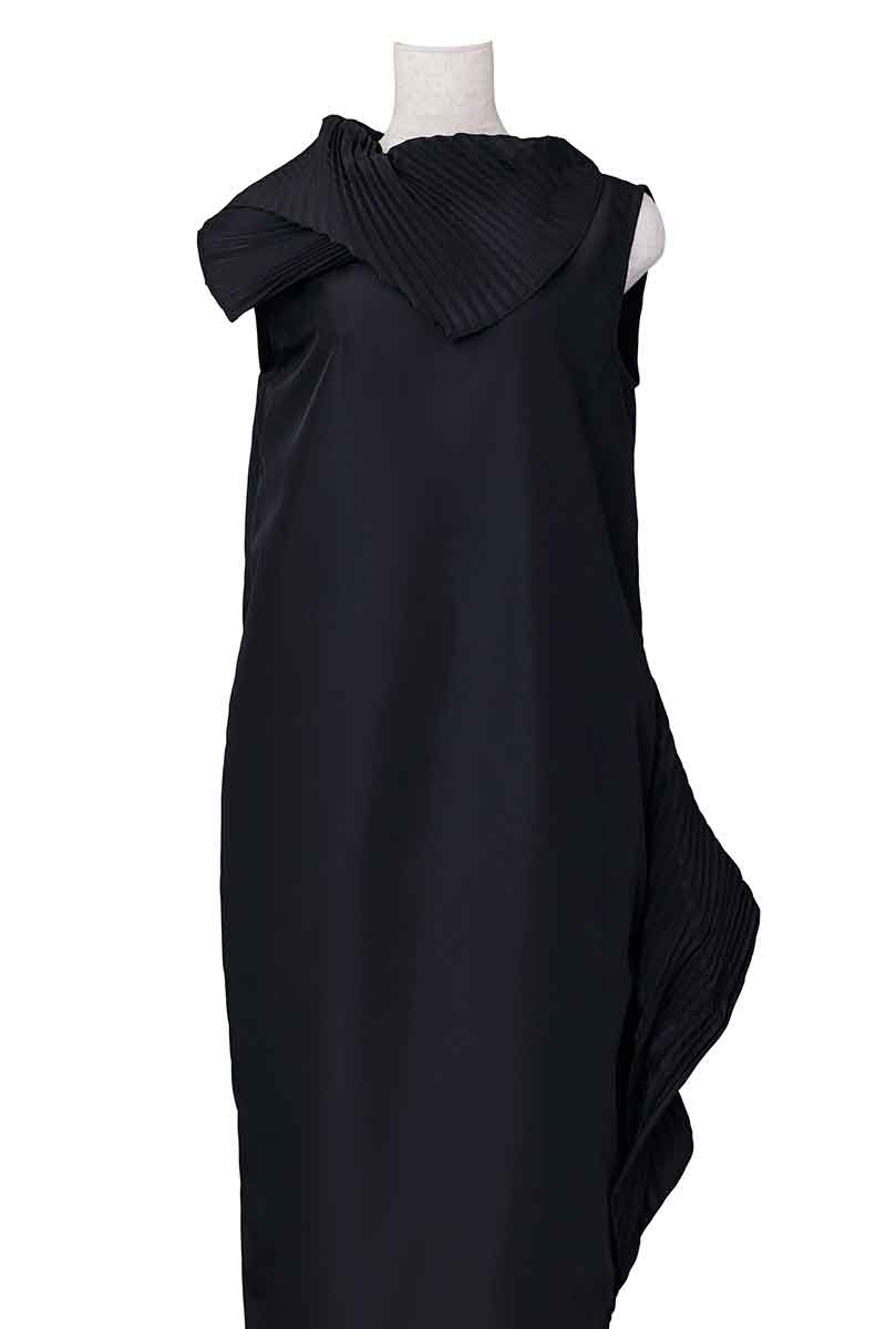 LUCA GIANNOLA（ルーカ・ジャンノーラ）のタフタプリーツドレス