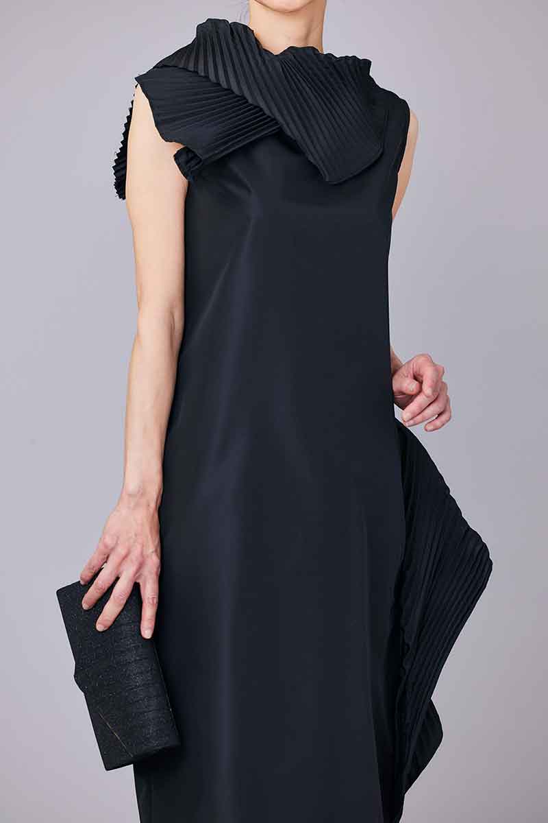 LUCA GIANNOLA（ルーカ・ジャンノーラ）のタフタプリーツドレス