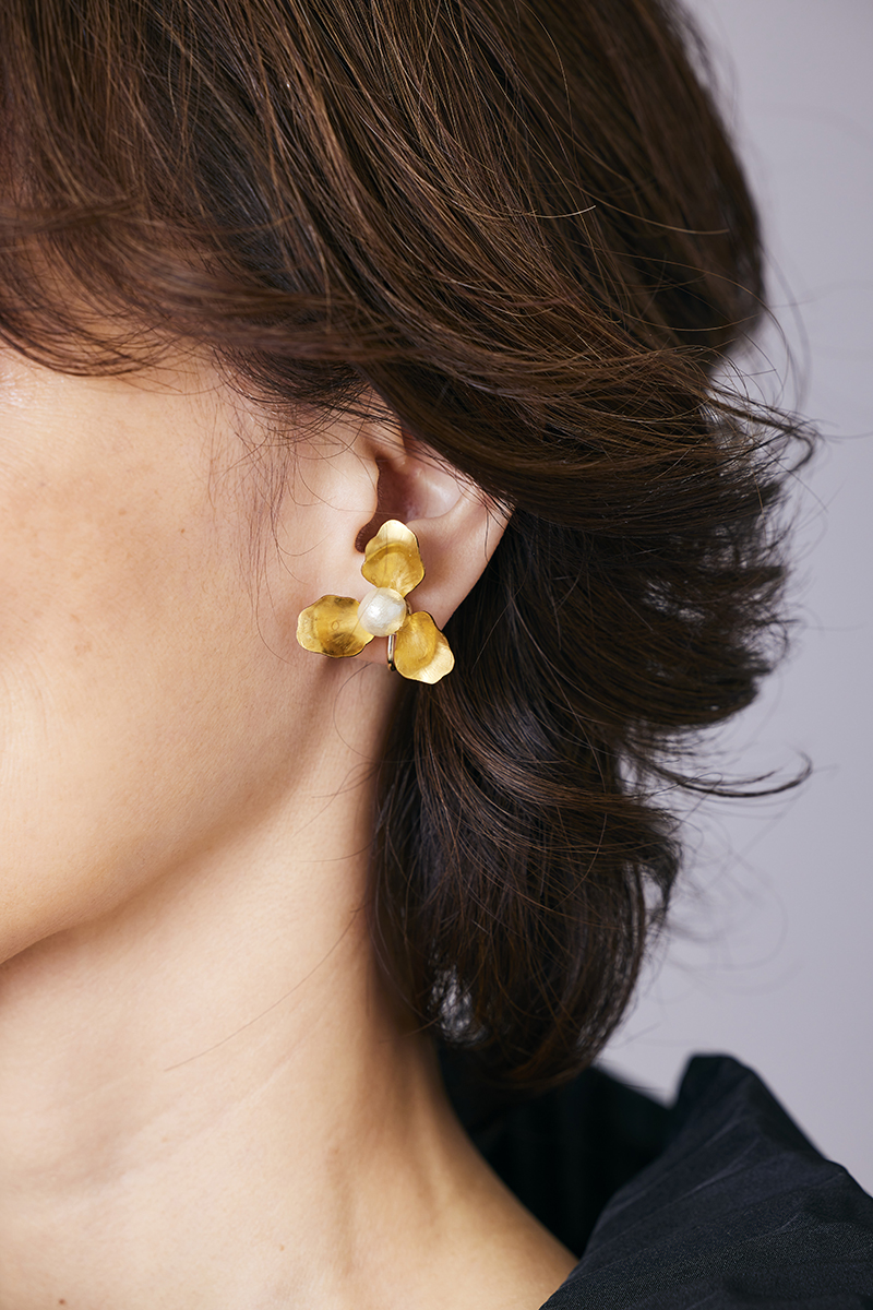 orgablanca 花モチーフピアス