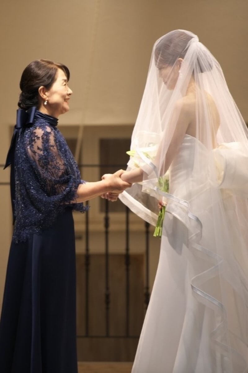 RS COUTURE（アールエス・クチュール）のビーズ刺繍ボレロドレスを実際にご着用いただいたお客様のお写真